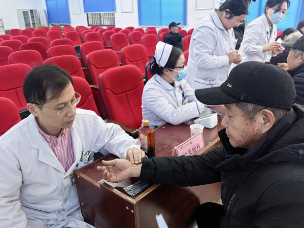 寒冬送暖护健康 为民服务显担当—— 淮北市中医医院医疗专家组赴四铺镇三铺乡开展“我为群众办实事”活动